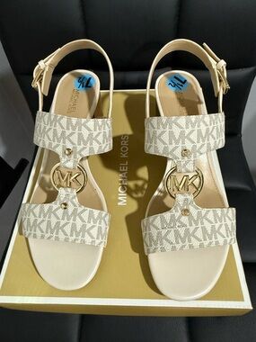 Michael Kors Beige Logo MK Circle-Emblem Slingback Sandals sz 7.5